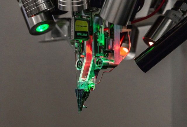 Neuralink缝纫机手术机器人